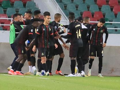 لاعبو الجيش الملكي يحتفلون بعد التسجيل أمام الاتحاد الليبي بكأس الملك سلمان للأندية - 15 مارس 2023  - TWITTER/@UAFAAC