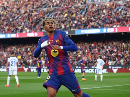 لامين يامال نجم برشلونة يحتفل بهدفه أمام ألافيس في الدوري الإسباني - 29 نوفمبر 2025 - Reuters