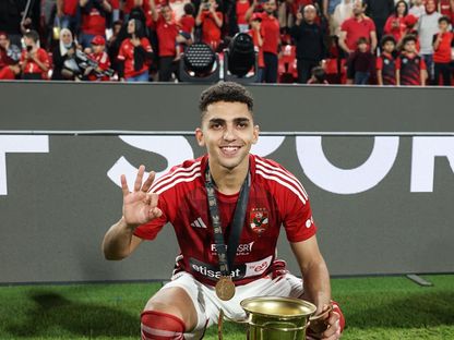 لاعب الأهلي أحمد نبيل كوكا يحتفل بعد فوز فريقه بكأس السوبر المصرية - FACEBOOK/ALAHLY