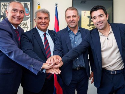 جوان لابورتا رئيس برشلونة وديكو المدير الرياضي يرحبان بالمدرب الجديد هانزي فليك بنفس طريقة تجديد الثقة في تشافي - Reuters