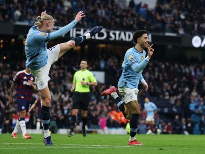 هالاند يحتفل بنجاح مرموش في تسجيل هاتريك مع مانشستر سيتي ضد نيوكاسل - 15 فبراير 2025 - Reuters