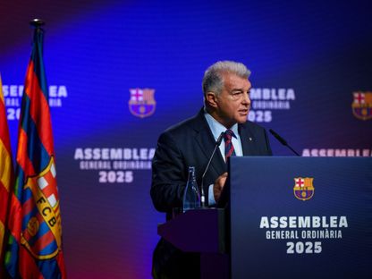 جوان لابورتا رئيس برشلونة خلال كلمة لأعضاء الجمعية العمومية للنادي - 19 أكتوبر 2025 - X/FCBarcelona_es