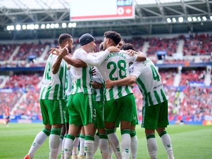 فرحة لاعبين من ريال بيتيس بتسجيل هدف في شباك أوساسونا - 5 مايو 2024 - X/@RealBetis