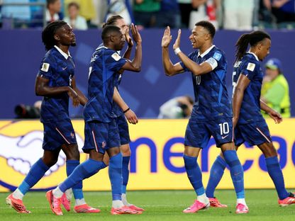 عثمان ديمبيلي يحتفل مع كيليان مبابي بهدفه في مباراة فرنسا والعراق بكأس العالم - 23 يونيو 2026 - Reuters