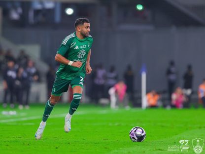 رياض محرز خلال مباراة بين الأهلي والشباب بدوري روشن السعودي - 10 يناير 2025 - X/@ALAHLI_FC