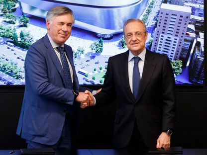 أنشيلوتي مدرب ريال مدريد ورئيس النادي فلورنتينو بيريز - 2 يونيو 2021 - X @Carlo Ancelotti
