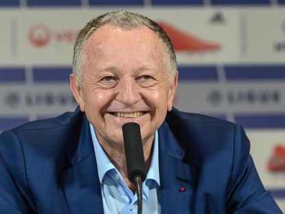 رئيس نادي "أولمبيك ليونيز" جان ميشيل أولاس خلال مؤتمر صحافي  - AFP