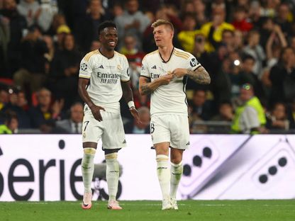 توني كروس يحتفل مع فينيسيوس جونيور بتسجيله هدفاً لريال مدريد في مرمى بوروسيا دورتموند بنهائي دوري أبطال أوروبا - 1 يونيو 2024 - REUTERS