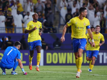 كريستيانو رونالدو نجم نادي النصر السعودي يحتفل مع زملائه بهدف تاليسكا في مرمى الدحيل القطري - 24 أكتوبر 2023  - X/@AlNassrFC