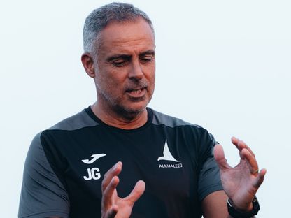 جوزيه غوميز مدرب الخليج خلال تدريب - 23 أكتوبر 2026 - X/@Khaleejclub