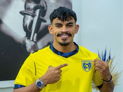 التعاون يضم سعد الناصر من الهلال حتى صيف 2026 