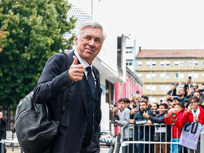 كارلو أنشيلوتي مدرب ريال مدريد فور وصول الفريق إلى براغا - 23 أكتوبر 2023 - X/@realmadrid