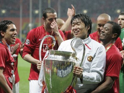 فرحة لاعبي مانشستر يونايتد بعد الفوز بدوري أبطال أوروبا عام 2008 - AFP