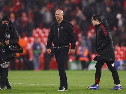 مدرب ليفربول آرني سلوت محبطاً بعد مباراة ضد باريس سان جيرمان في دوري أبطال أوروبا - 14 أبريل 2026 - Action Images via Reuters