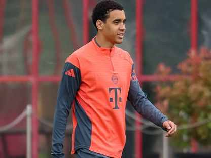 جمال موسيالا لاعب بايرن ميونيخ خلال تدريب الفريق - 7 مايو 2025 - X/@FCBayern
