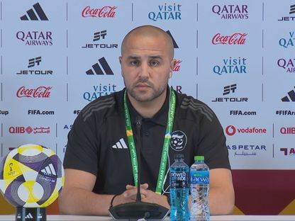 مدرب المنتخب الجزائري الرديف مجيد بوقرة في المؤتمر الصحفي الذي يسبق المواجهة أمام السودان في كأس العرب - X/@beINSPORTSNews