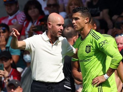 مدرب مانشستر يونايتد إريك تين هاج وكريستيانو رونالدو خلال مباراة ضد ساوثمبتون - 27 أغسطس 2022 - AFP