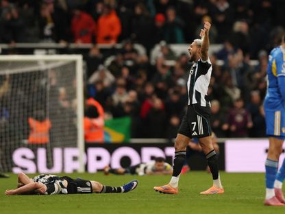 احتفال لاعبي نيوكاسل بالفوز المثير على ليدز يونايتد بالدوري الإنجليزي الممتاز - 7 يناير 2026 - Reuters