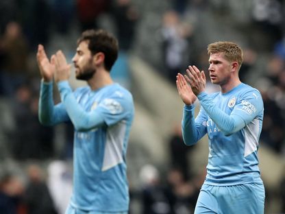 لاعبو مانشستر سيتي يحيّون الجماهير بعد نهاية مباراة نيوكاسل - REUTERS