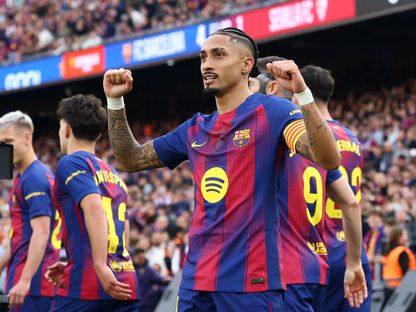 رافينيا مهاجم برشلونة يحتفل بأحد أهدافه في مرمى إشبيلية في الدوري الإسباني - 15 مارس 2026 - Reuters