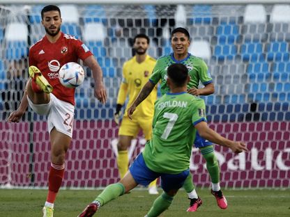 محمد عبد المنعم في مباراة الأهلي وسياتل في دور ال8 من كأس العالم للأندية - رويترز