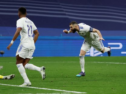 كريم بنزيما يسجل الهدف الثاني لريال مدريد في مرمى تشيلسي بإياب ربع نهائي دوري أبطال أوروبا - 12 أبريل 2022 - Reuters 