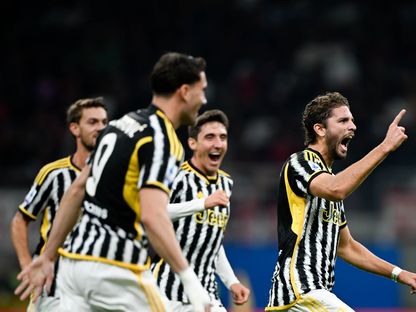 احتفال مانويل لوكاتيلي  لاعب يوفنتوس مع زملائه بهدف الفوز في مرمى ميلان بالدوري الإيطالي - 22 أكتوبر 2023  - x/@Juventusfcar