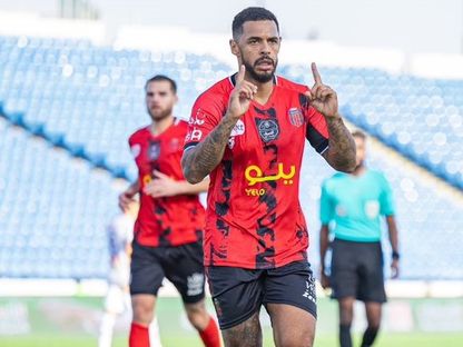 الرياض يخطف فوزاً متأخراً من أبها في الدوري السعودي