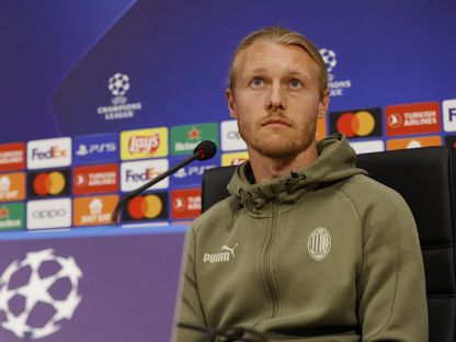 سيمون كيير مدافع ميلان في الندوة الصحفية قبل مواجهة نابولي في دوري الأبطال - reuters