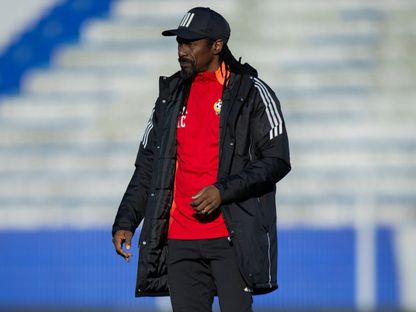 أليو سيسيه يتولى تدريب أنغولا بعد يوم واحد من رحيله عن ليبيا