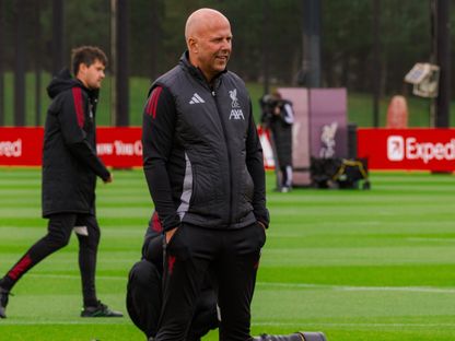 آرني سلوت مدرب ليفربول في حصة تدريبية - 16 سبتمبر 2025 - X/@LFC