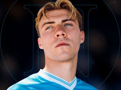 الدنماركي راسموس هويلوند ينضم إلى نابولي على شكل إعارة من مانشستر يونايتد - 1 سبتمبر 2025 - X/sscnapoli