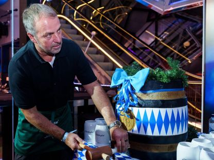 هانزي فليك مدرب برشلونة خلال احتفالات مهرجان أكتوبر - 2 أكتوبر 2025 - X@FCBarcelona