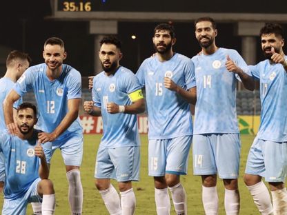 لاعبو الرفاع البحريني يحتفلون بفوزهم على النجمة اللبناني 6-1 في كأس الاتحاد الآسيوي - Riffa_Club/x