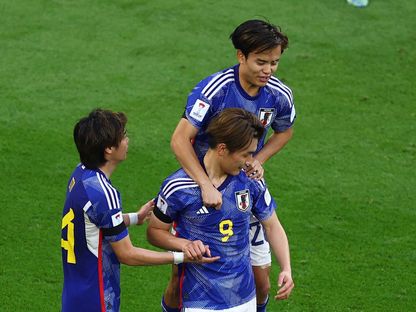 لاعبو اليابان يحتفلون بعد تسجيل الهدف الرابع بمواجهة فيتنام في كأس آسيا - 14 يناير 2024 - REUTERS