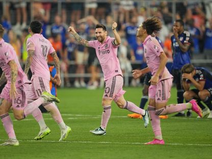 ليونيل ميسي ولاعبو إنتر ميامي يحتفلون ببلوغ نهائي كأس أميركا - 24 أغسطس 2023 - Reuters