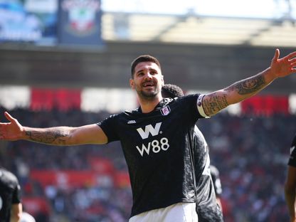لاعب فولهام ألكساندر ميتروفيتش يحتفل بتسجيل هدف في شباك كريستال بالاس بالدوري الإنجليزي الممتاز - 20 مايو 2023 - Reuters