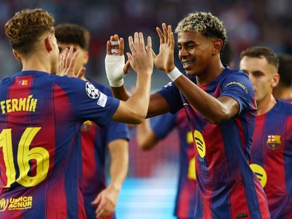 فيرمين لوبيز ولامين يامال في مباراة برشلونة وأولمبياكوس بدوري أبطال أوروبا - 21 أكتوبر 2025 - Reuters