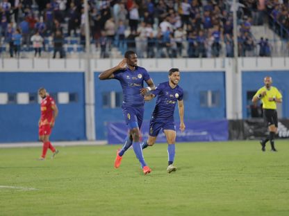 احتفال أبو بكر تراروي بتسجيل الهدف الثاني للاتحاد المنستيري في مرمى المحرق البحريني - 21 مايو 2023  - twitter/@UAFAAC