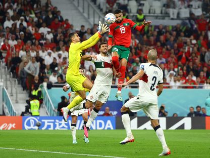 قفزة يوسف النصيري لحظة تسجيله هدف المغرب في مرمى البرتغال - 10 ديسمبر 2022 - Reuters