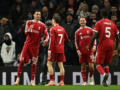 هوغو إيكيتيكي مهاجم ليفربول يحتفل بهدفه أمام توتنهام في الدوري الإنجليزي - 20 ديسمبر 2025 - Reuters