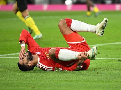 إسماعيل صيباري مهاجم بايرن ميونيخ يتألم من إصابة في الكاحل خلال مواجهة بوروسيا دورتموند في الدوري الألماني - 31 أكتوبر 2026 - Reuters