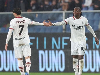 رافاييل لياو مهاجم ميلان يحتفل بهدف في مرمى جنوى بالدوري الإيطالي - 5 مايو 2025 - X/acmilan