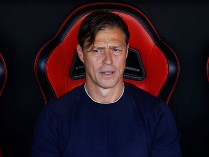 ماتياس ألميدا خلال مباراة إشبيلية وبرشلونة بالدوري الإسباني - 5 أكتوبر 2025 - Reuters