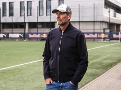 يورغن كلوب خلال زيارته لمقر لايبزيغ - 21 أبريل 2025 - rbleipzig.com