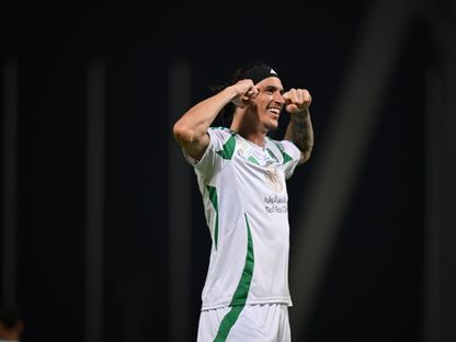 روجر إيبانيز لاعب الأهلي يحتفل بهدفه في مرمى الوحدة بدوري روشن السعودي - 22 أبريل 2025 - X/@SPL