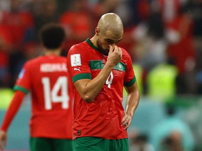 حسرة سفيان أمرابط بعد خروج منتخب بلاده المغرب أمام فرنسا في نصف نهائي المونديال - 14 ديسمبر 2022 - Reuters
