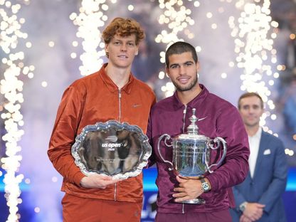 كارلوس ألكاراز ويانيك سينز بعد نهائي بطولة أميركا المفتوحة للتنس - 7 سبتمبر 2025 - Reuters