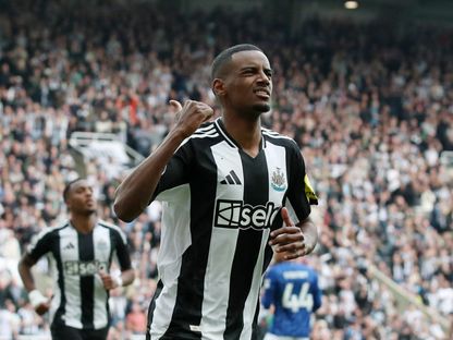 ألكسندر إيزاك نجم نيوكاسل يحتفل بتسجيل هدف في مرمى إبسويتش تاون بالدوري الإنجليزي الممتاز - 26 أبريل 2025 - Reuters