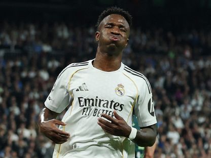 حسرة فينيسيوس جونيور لاعب ريال مدريد بعد إهداره ركلة جزاء أمام مانشستر سيتي في دوري أبطال أوروبا - 12 مارس 2026 - REUTERS